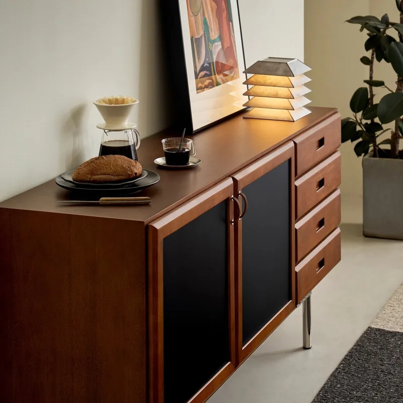 Zijkast massief hout, retro Scandinavisch, opbergruimte en opbergruimte voor thuis, antieke kist in de woonkamer