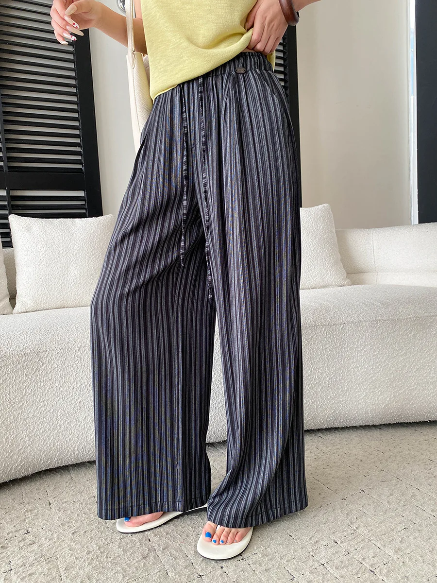 Sommerliche gestreifte, locker sitzende Freizeithose mit hoher Taille für Damen – Detail 5