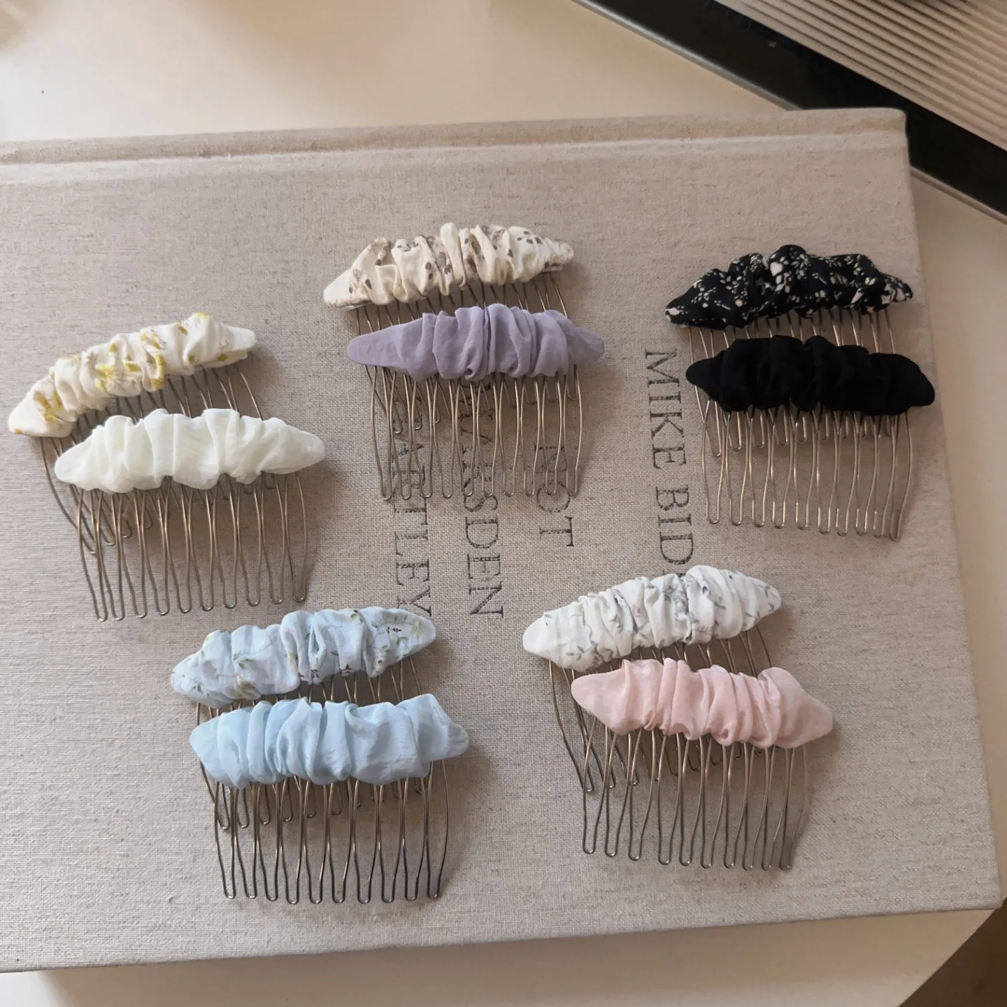 Reverse Hair Comb Fabric Solid Color Small Floral Print Side Broken Hair Clip for Women Sweet Princess Non Slip Portable