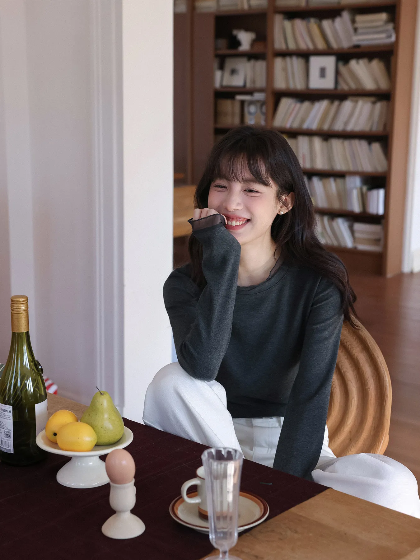 

Женская базовая футболка с длинным рукавом и кружевом, весенняя, для ношения под одеждой, белая, с полувысоким воротником, с сетчатыми вставками и деревянными рюшами