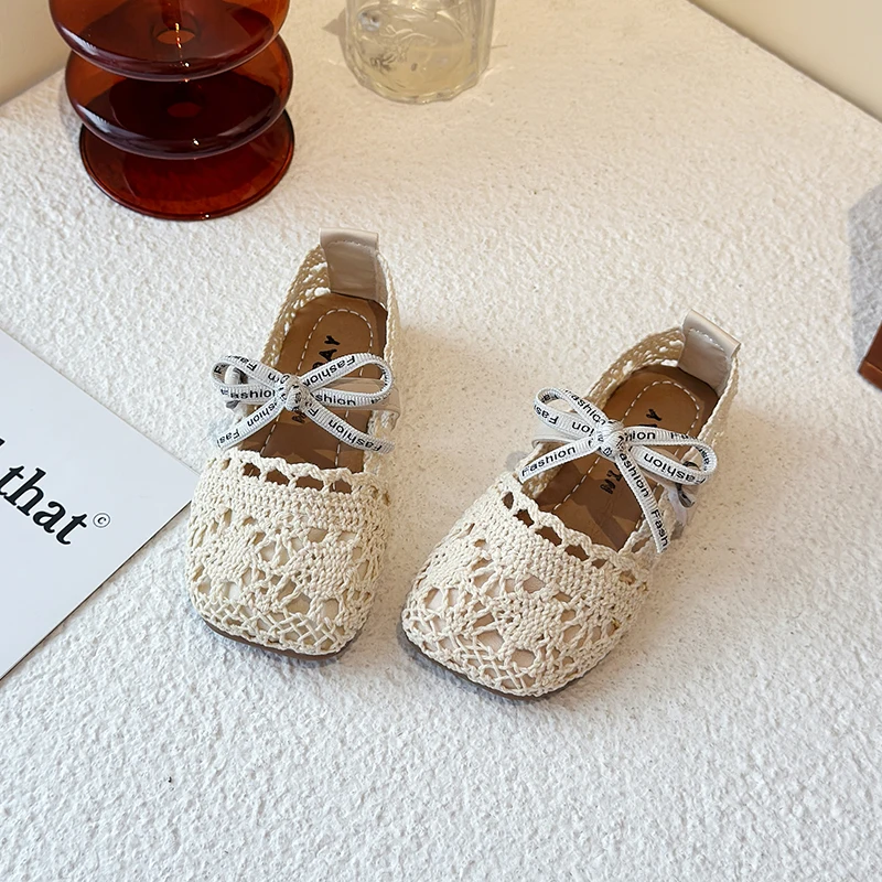 

Новинка 2025 года, сетчатая обувь на плоской подошве с бантом для девочек, однотонная детская обувь принцессы с кружевом и петлей на крючках, нескользящая модная обувь для малышей