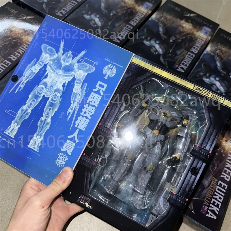 Neca Pacific Rim Figure Striker Eureka Japanese Mecha Bandai LED Thirteen locations With Led Light Luminuos Version Toys Gifts