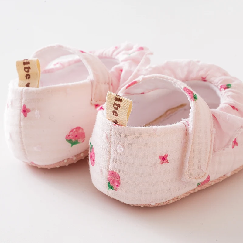 حذاء جوارب لحديثي الولادة لا ينزلق لأسفل ، طفل صغير ، حذاء برباط الأميرة ، طفلة رضيعة ، 0-2 طن ، الصيف ، فراولة ، أرضية ، ربيع ،