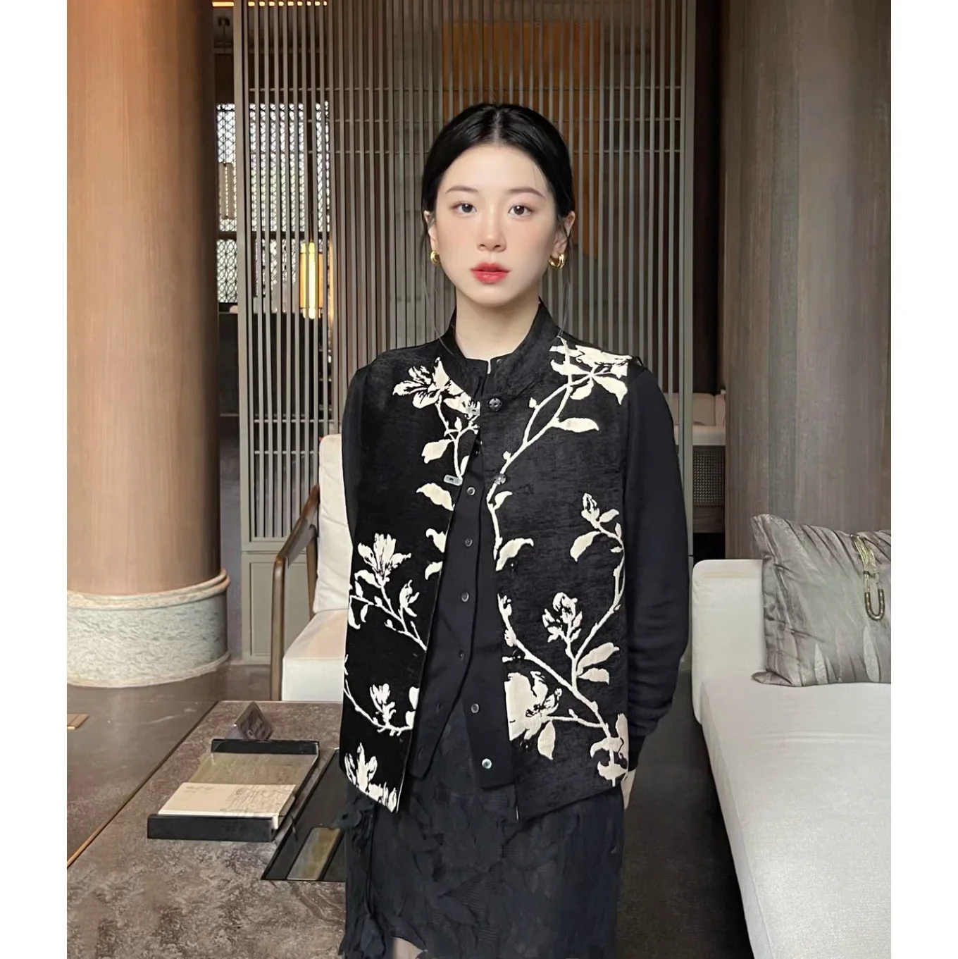 

Женская куртка в китайском стиле с нефритовыми пуговицами, воротником-стойкой, однобортная, с цветочной вышивкой и дизайном в стиле акварели