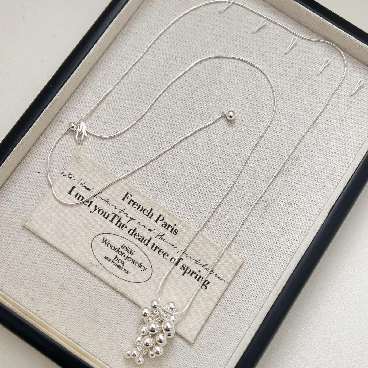 High-end metal grape pendant necklace European and American style light luxury niche design jewelry