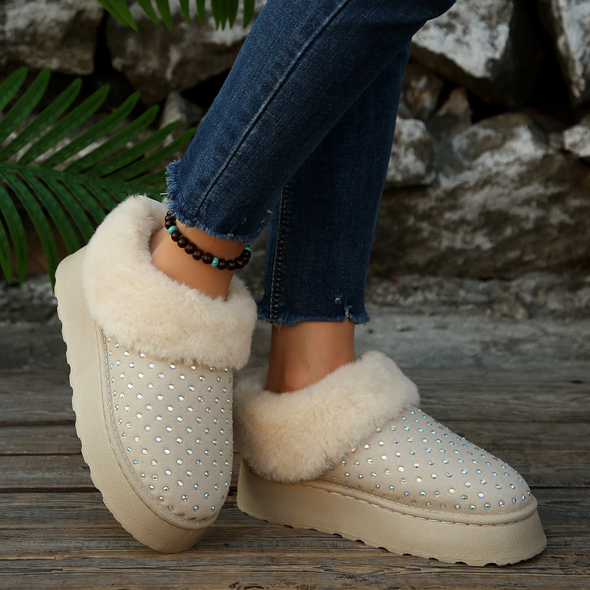 Thick-soled Short Plush Lining Warm and Cold Women's Snow Boots Winter Diamond-encrusted Decorative Plus-size Cotton Boots