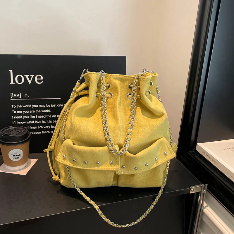 Retro Y2K Women Bucket Backpack Faux Suede Rivet Pocket Design Drawstring Bag Thick Metal Chain Strap Multiway Crossbody Daypack