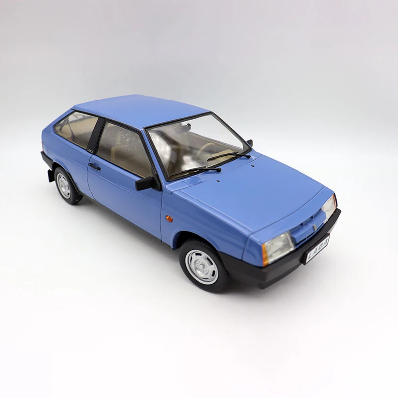 1:18 Scale LADA 2108 SAMARA 1985 Classic Car Simulation Alloy Car Model Diecast Toy Collectible Ornaments