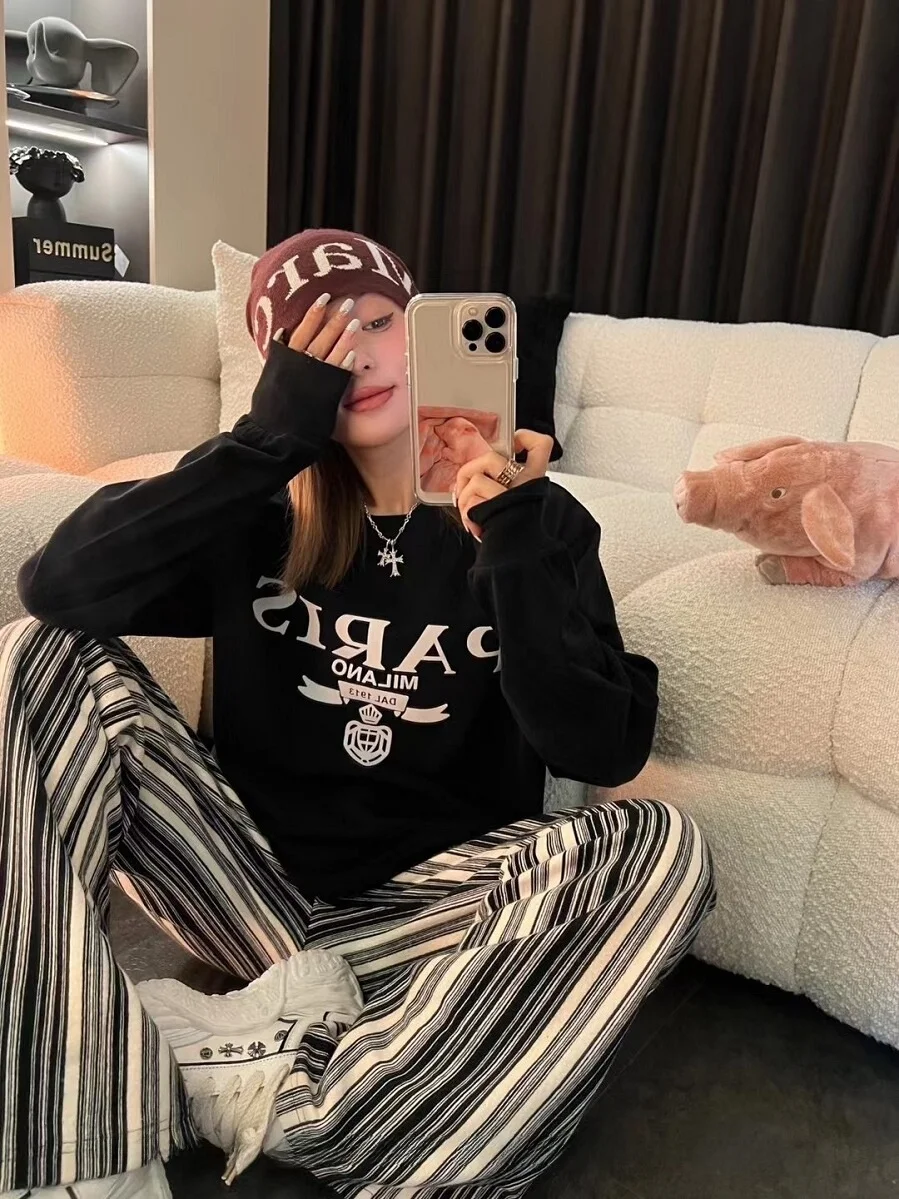 편안한 긴팔 라운드넥 티셔츠 플로킹 레터 로고 프린트 디자인 슬림핏 베이스 레이어 캐주얼 루즈핏 코튼 블렌드