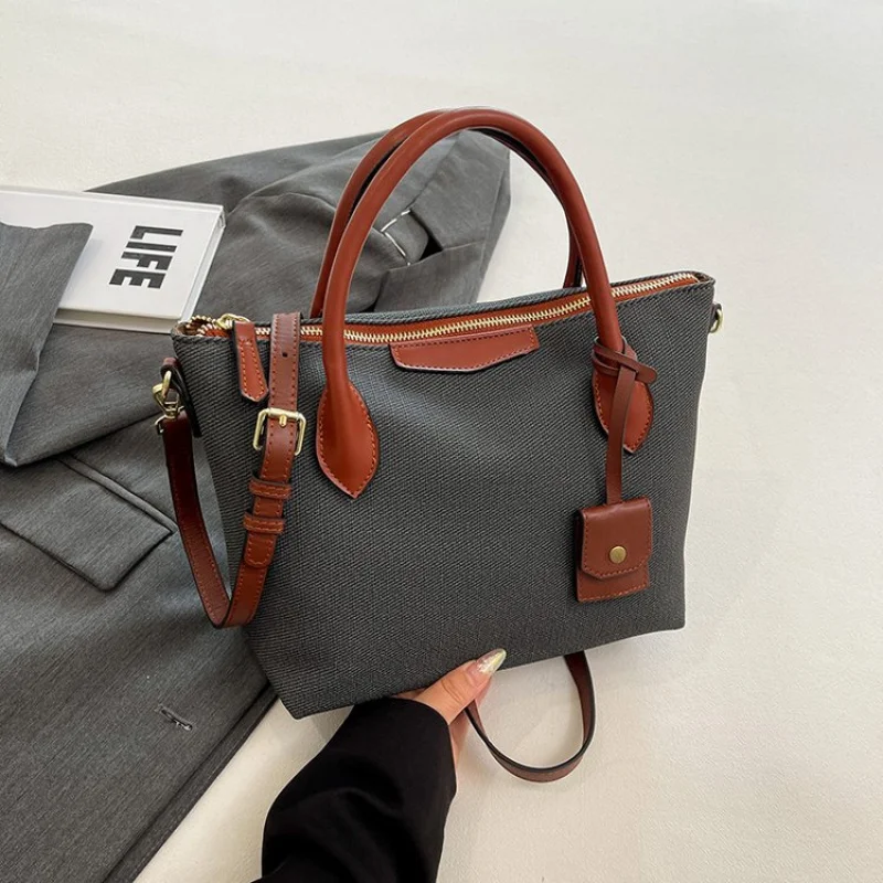 

Ladies Shoulder Bag Made Of Fine Leather Boasting Trendy Spacious Soft Daily Refined Look​