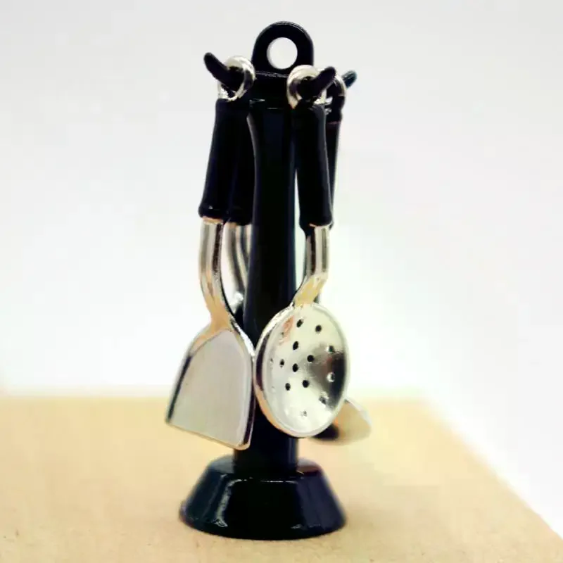 ชุดอุปกรณ์ครัวจิ๋วสำหรับเด็ก 6 ชิ้น ของเล่นบทบาทสมมติ ชุดช้อนตะหลิวแขวนแนวตั้ง ของตกแต่งครัวจำลอง