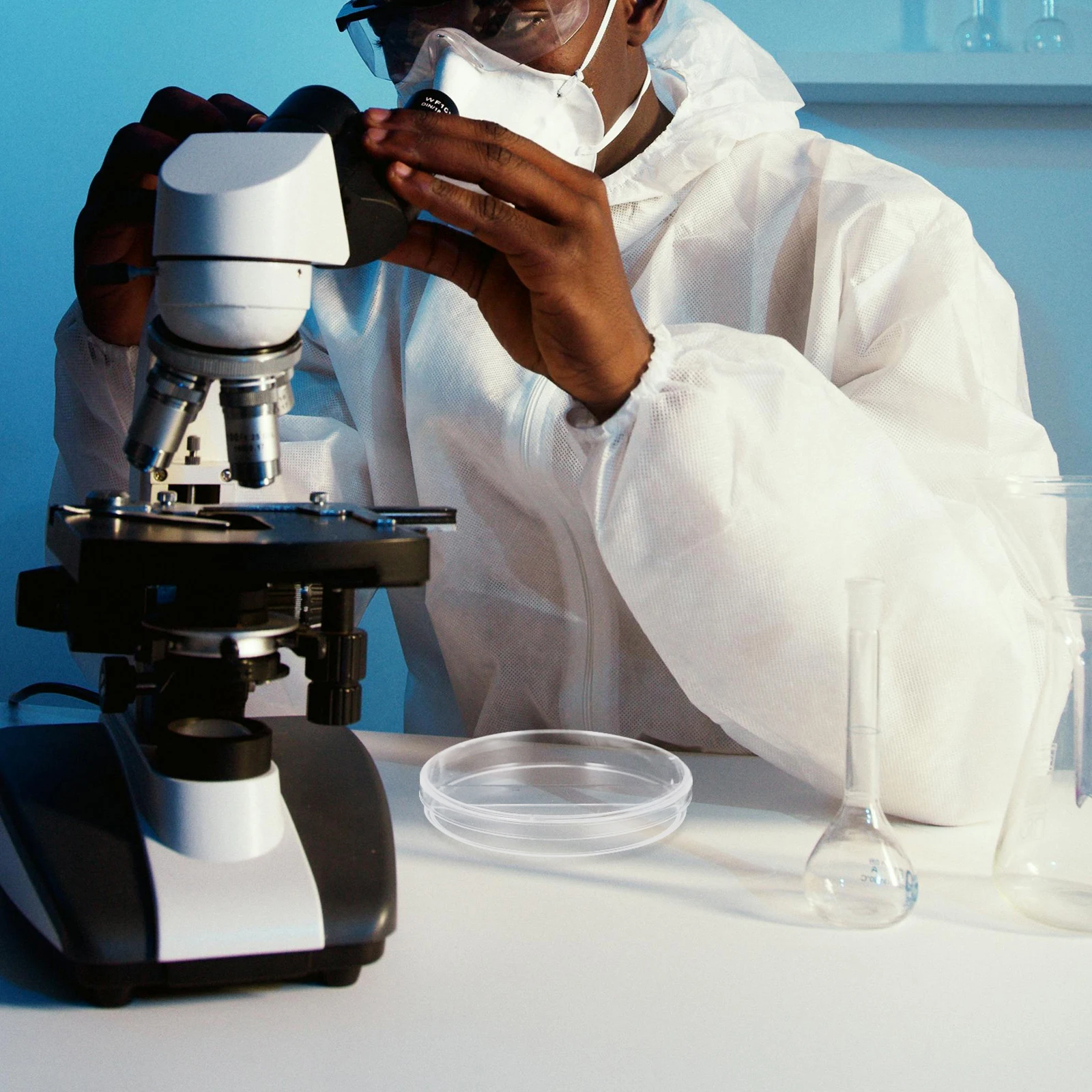 

10Pcs Petri Dishes Plastic Divided Clear Laboratory Culture Plates Lids for Botany Biology Science Projects Experiments