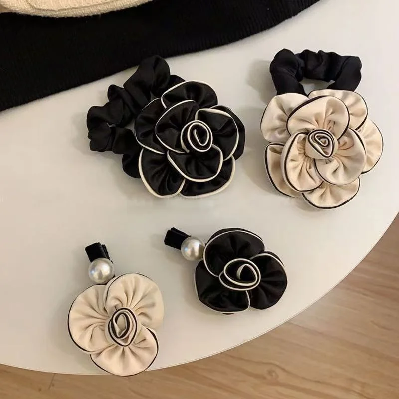 Grampo de cabelo de tecido feito à mão Camélia - Acessório de cabelo versátil estilo Petite Chanel, grampo de cabelo, presilha de cabelo, garra de cabelo