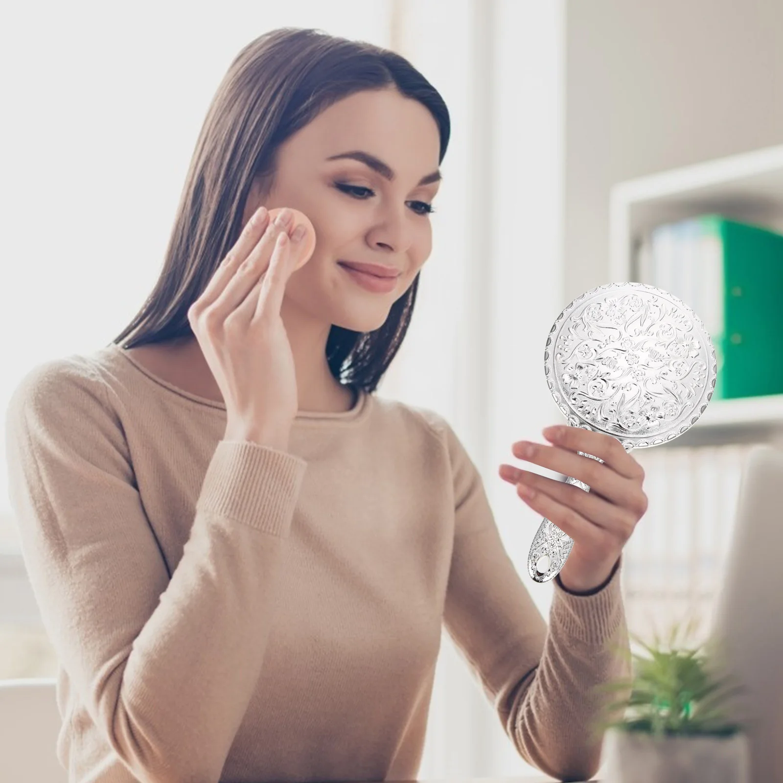 

Handle Handheld Mirror Compact Lightweight Portable Makeup Mirror Clear Reflective Surface for Daily Use