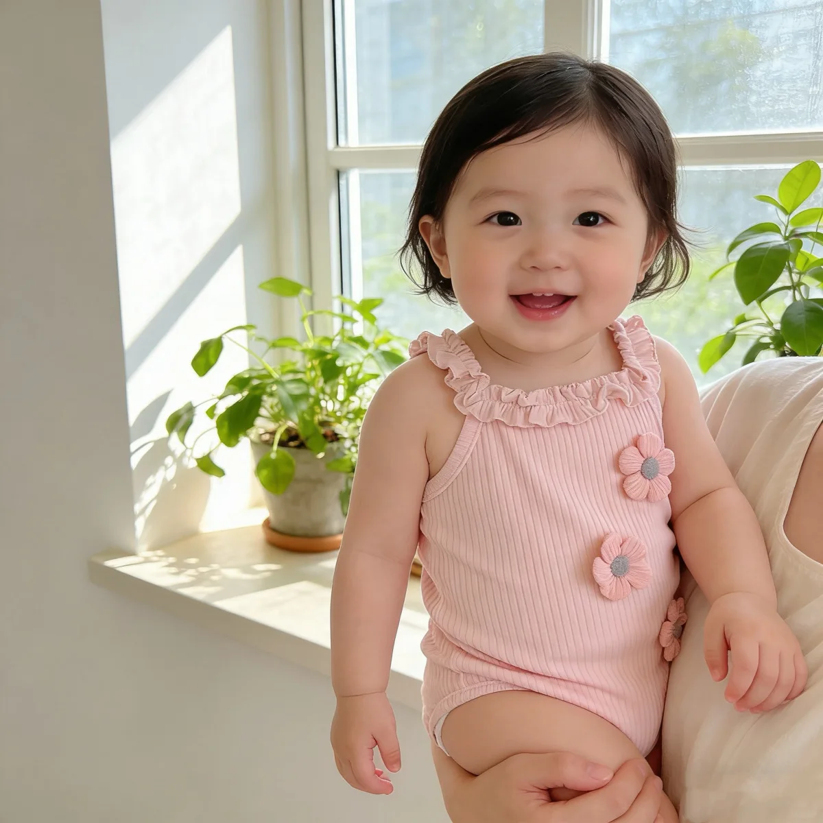 Summer new baby girl 0-2 years old sweet and cute three-dimensional flower suspender Romper thin onesie