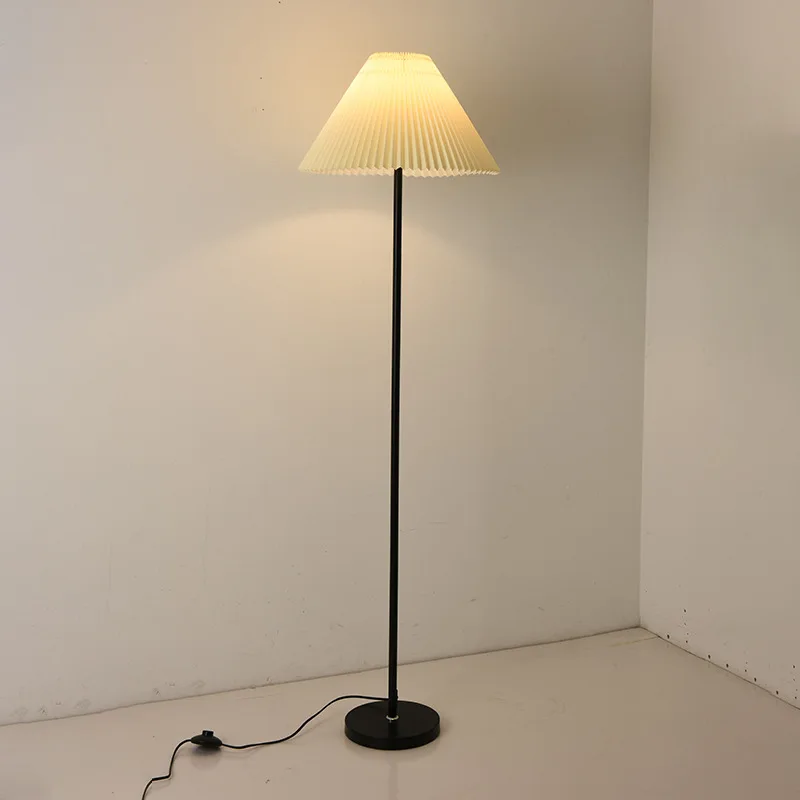 Industrial Metal Floor Lamp Adjustable, Tall Standing Light Edison Bulb, Reading Corner Lamp for Loft Office Simple Design