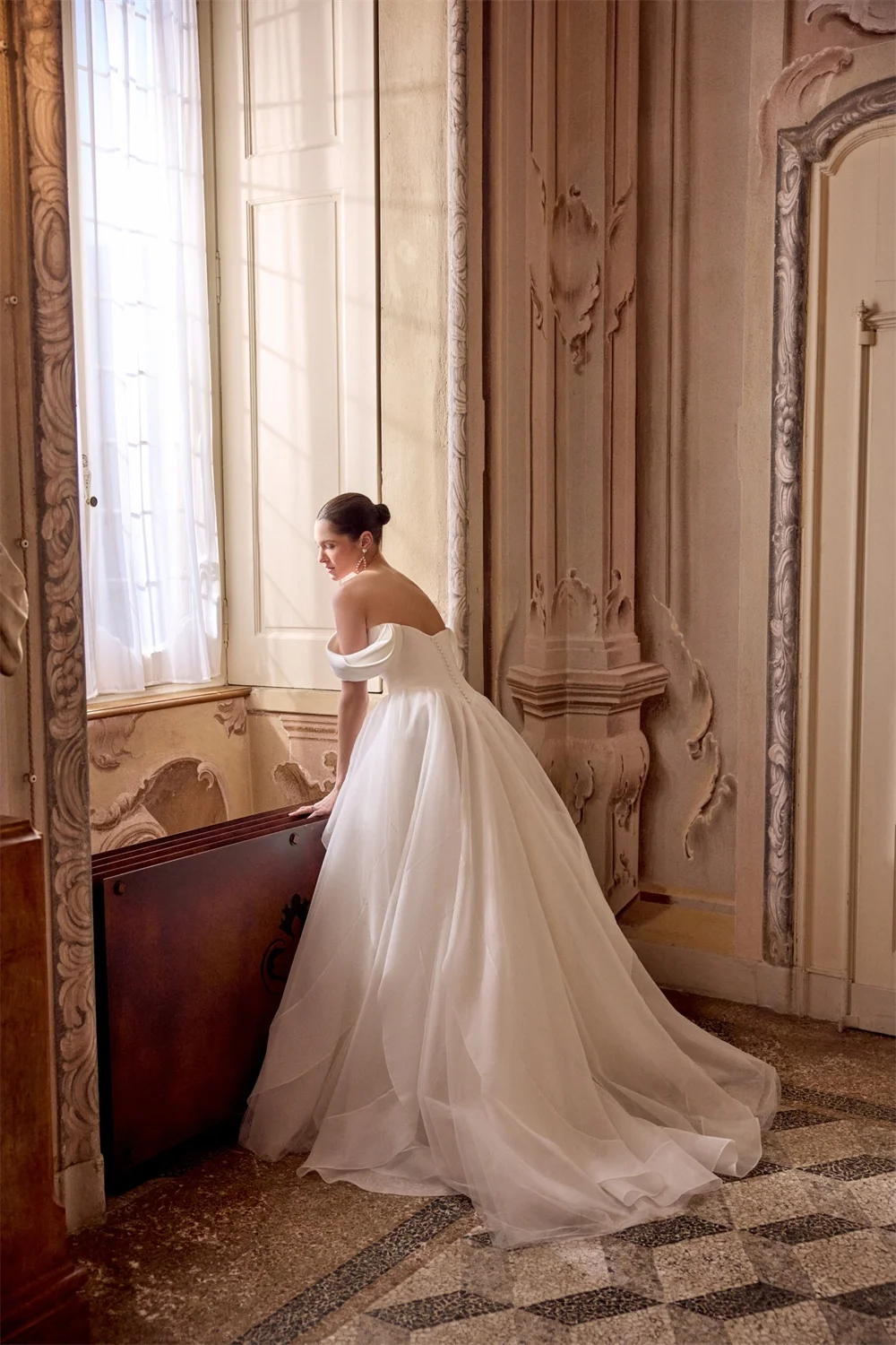 京都カスタムメイドホワイトレイヤードオフショルダーウェディングドレスシンプルローバックフォーマルドレスAラインスイープトレインフォーマル2025