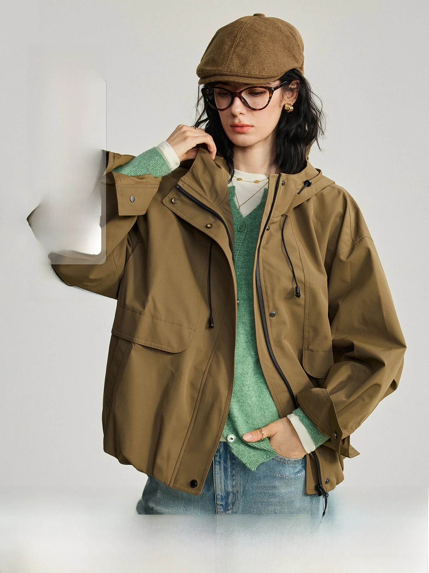 

Женская повседневная куртка-ветровка с капюшоном на шнурке, из полиэстера, стандартной длины рукавов, осенняя, свободного кроя