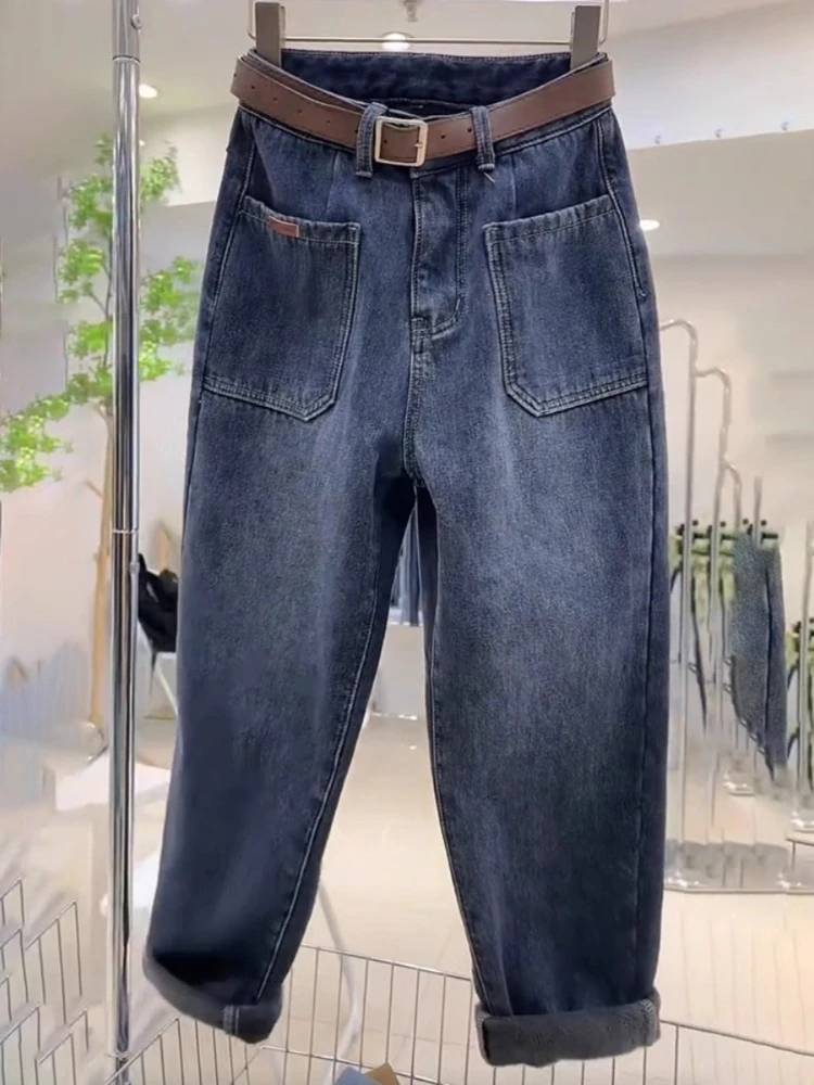 กางเกงยีนส์เอวสูงทรงหลวมสไตล์ลำลองสำหรับผู้หญิง ดีไซน์ทันสมัย คอลเลคชั่นใหม่ ฤดูใบไม้ร่วงและฤดูหนาว ปี 2025 ช่วยให้ดูผอมเพรียวตามเทรนด์แฟชั่น