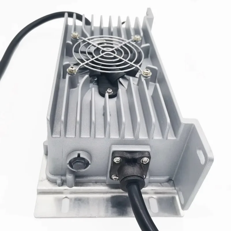 

2025 New StyleFast Charger Car Motorcycle Electric Waterproof 1.4 Kw 90-264Vac Battery Charger