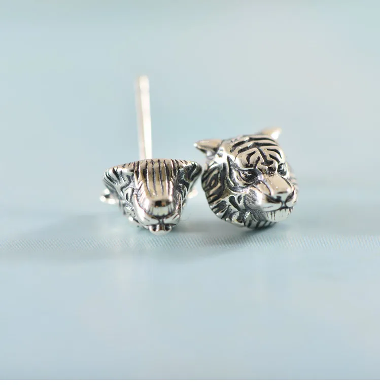 Fashion Silver Color Tiger Head Stud Earrings for Men Women Vintage Animal Earrings Domineering Punk Ear Jewelry Accessories