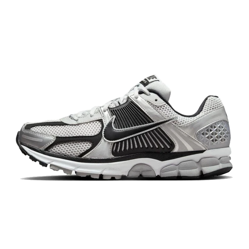 Męskie buty sportowe NIKE ZOOM VOMERO 5. Wyściełane, oddychające, wygodne, lekkie buty do biegania treningowego FJ4151-004