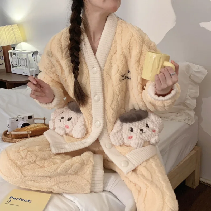 

Женский пижамный костюм Cinnamoroll Kawaii Sanrios Pompompurin Kuromi, плюшевая домашняя одежда с героями мультфильмов, утепленная зимняя теплая ночная рубашка для девочек