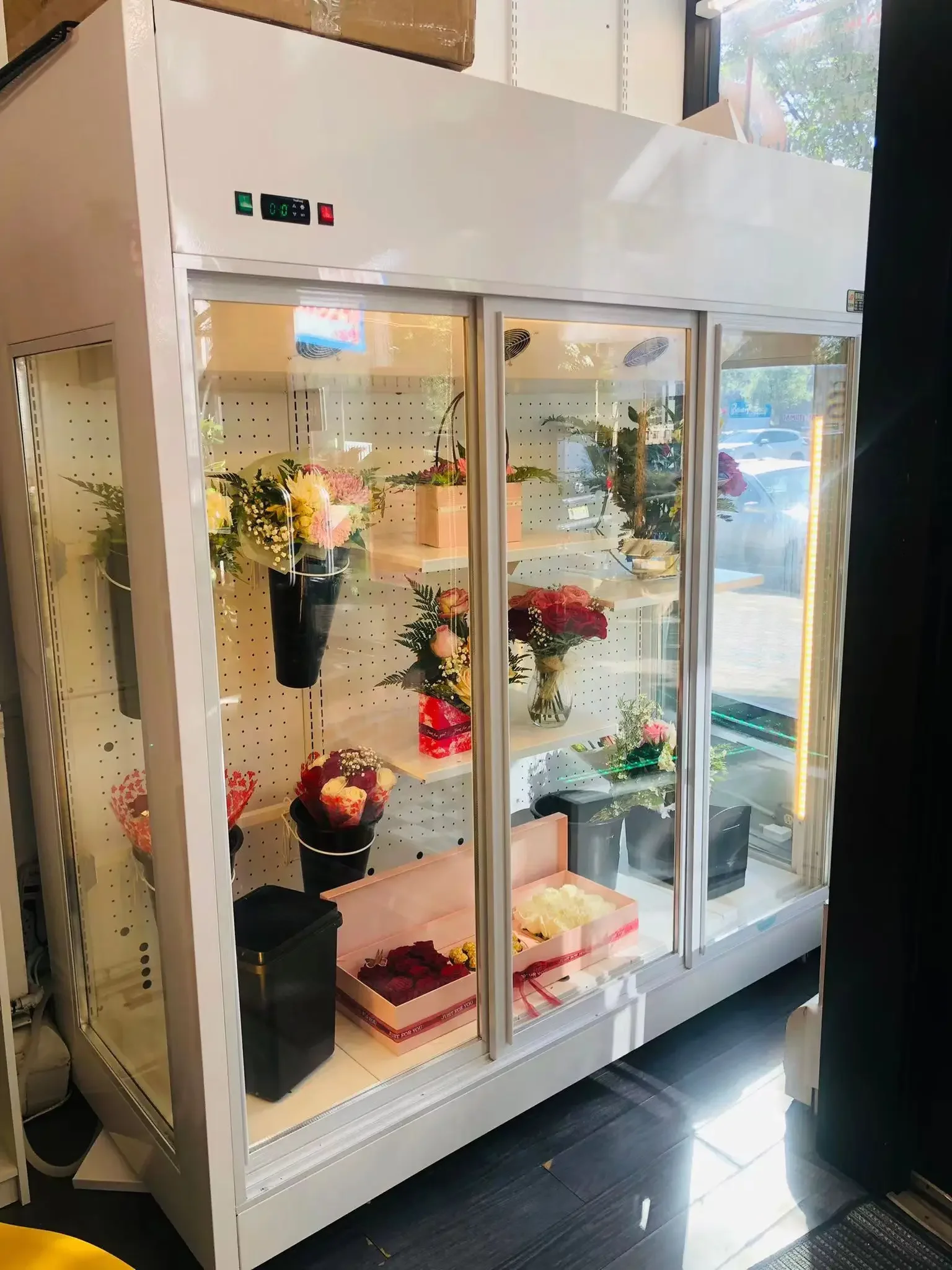 Shop Equipment Custom Super Market Flower Refrigerator Fresh Keeping Flower Refrigerator Refrigeration for Flowers R404a SECOP