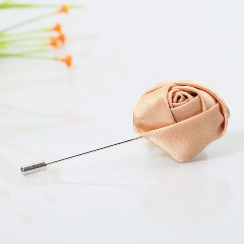 ผู้ชาย Boutonnieres สําหรับงานแต่งงานเจ้าบ่าว Corsage Lapel Pins ริบบิ้นกุหลาบดอกไม้ Mensuit Buttonhole เข็มกลัดแต่งงานอุปกรณ์เสริม