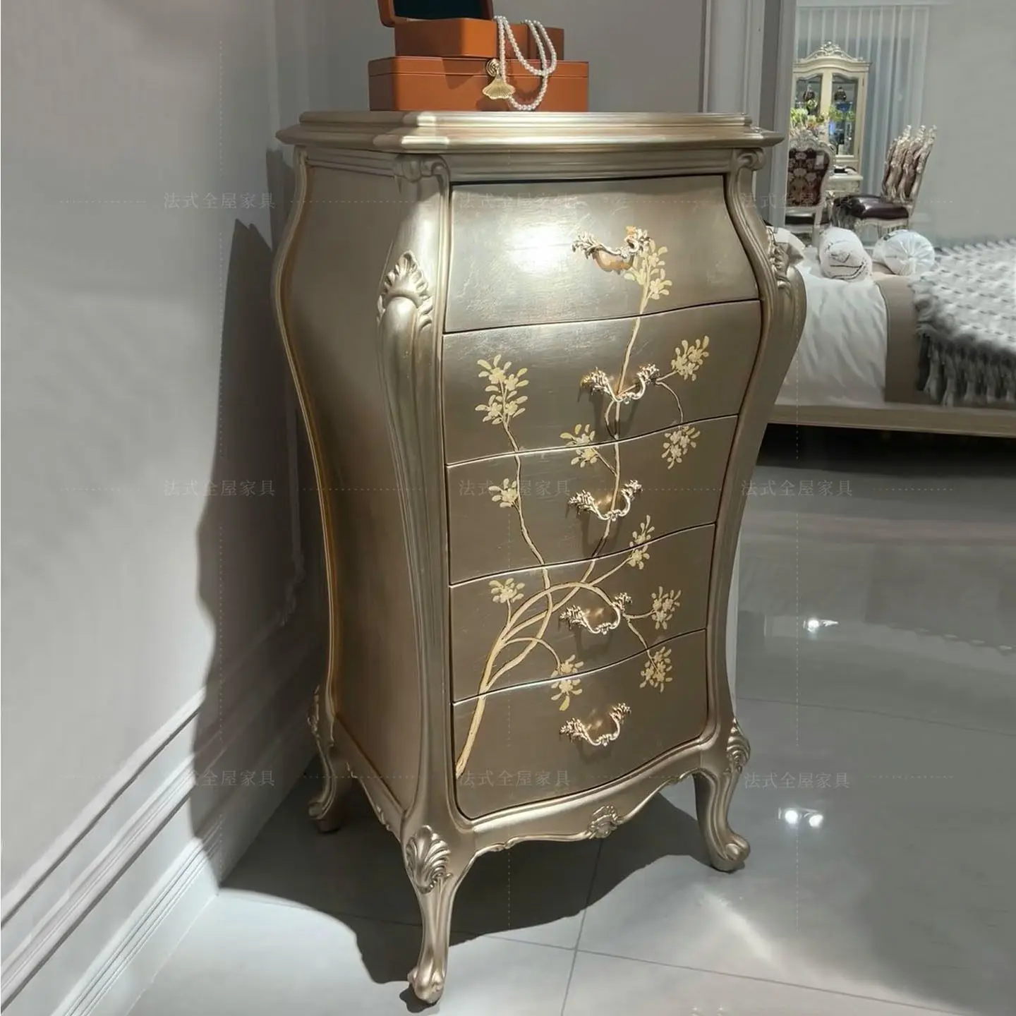 European-style chest of drawers large flat-floor bungalow master bedroom high-end French jewelry storage cabinet