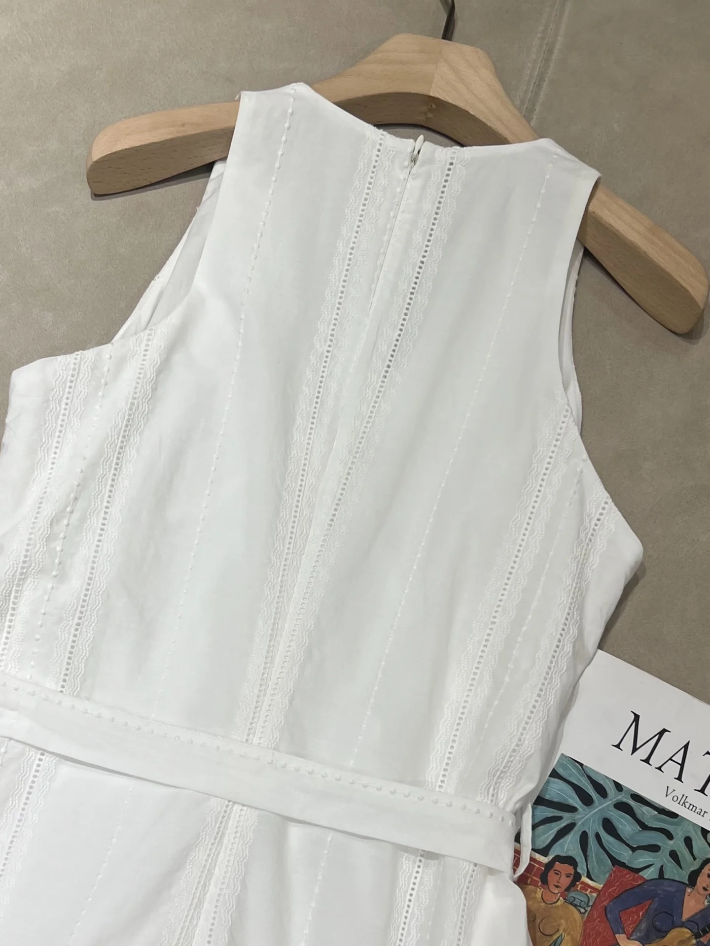 High-Quality Sleeveless Dress for Women – Pre-Fall 2026 New Arrival