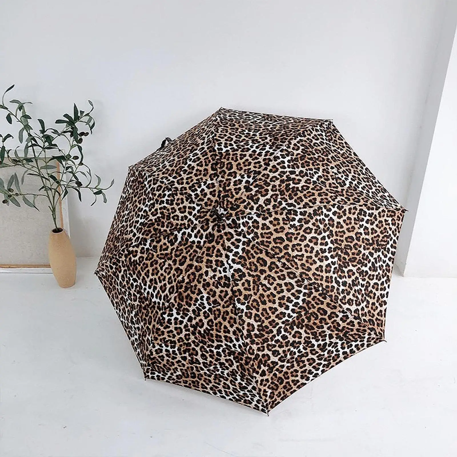 Travel Umbrella Stick Umbrella Leopard Print Sturdy Long Handle Umbrella Sun Rain Umbrella for Outdoor Activities Trips Gift