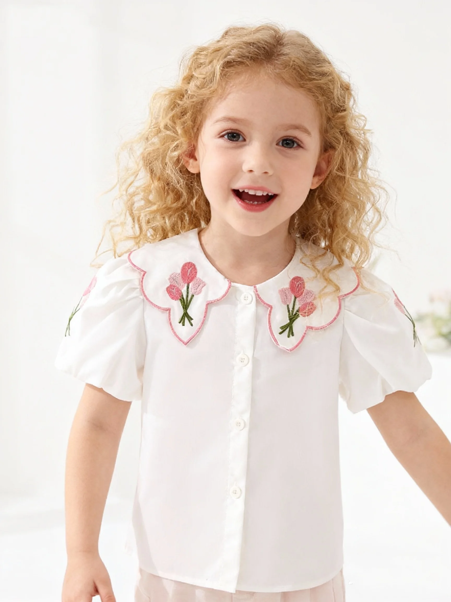 Sommer Neue Mädchen Modische Kurzarm Puppe Kragen Blume Gesticktes Hemd Vielseitig Casual Top