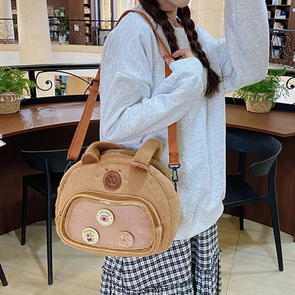 Con insignia, bolso cruzado de felpa de capibara, mochila de felpa de capibara de gran capacidad de mano, bolso Ita de capacidad de moda con cremallera
