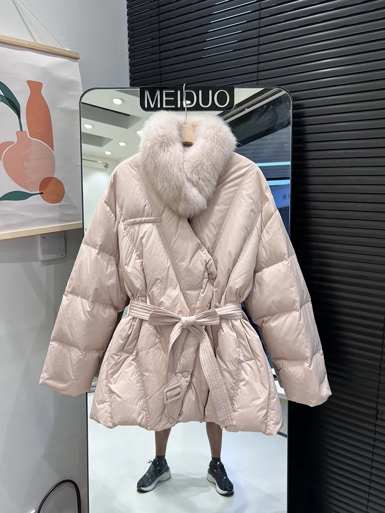 2025 invierno nuevas mujeres de medio a largo de moda cuello de piel de zorro cintura ceñida adelgazante chaqueta de plumón de pato blanco de moda