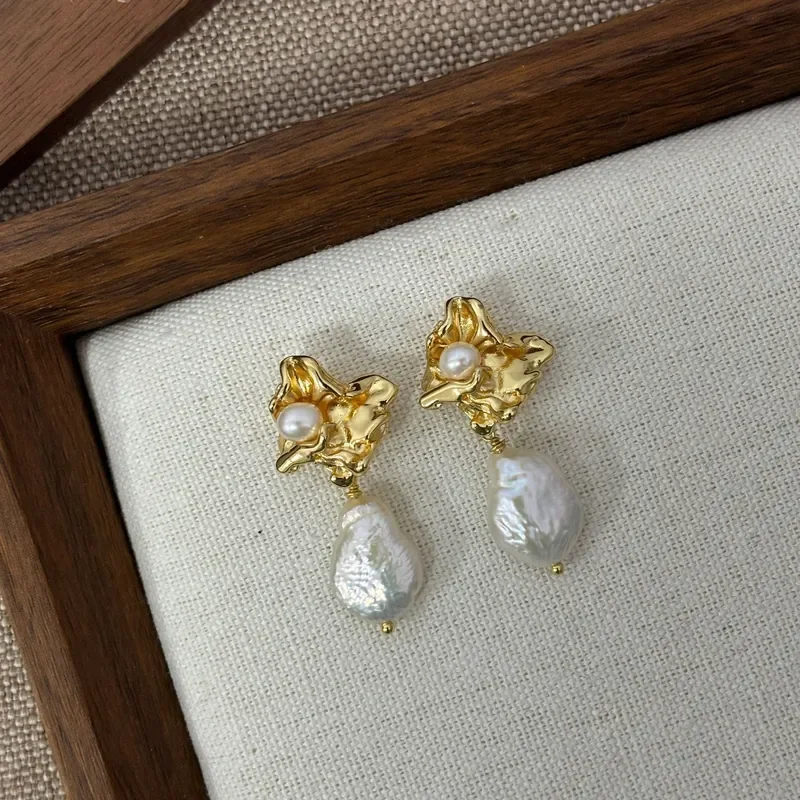 Vintage pleated metal flower special-shaped baroque pearl earrings French gentle wind niche drooping earrings stud earrings