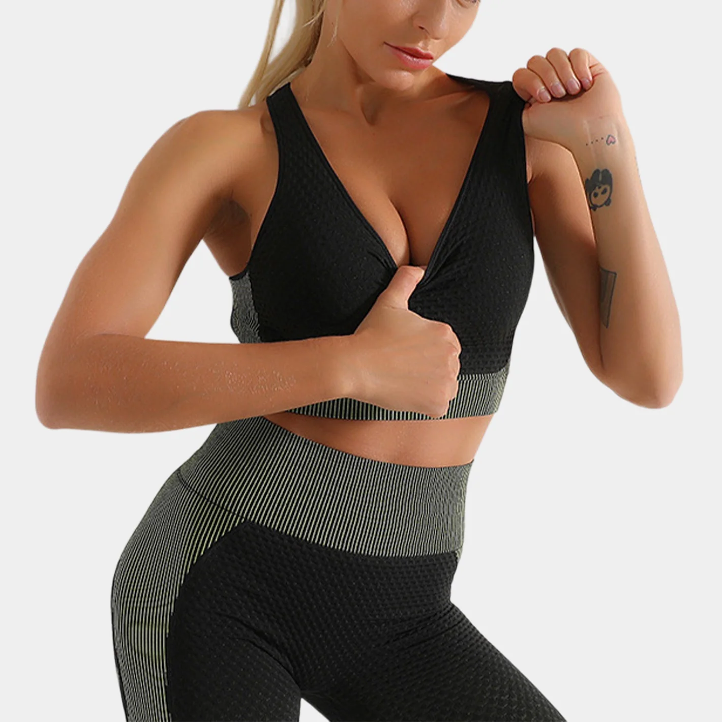 بدلة يوجا رياضية ثلاثة في واحد سترة لياقة بدنية معطف عالي الخصر سراويل يوجا كمال الأجسام طقم مكون من ثلاث قطع