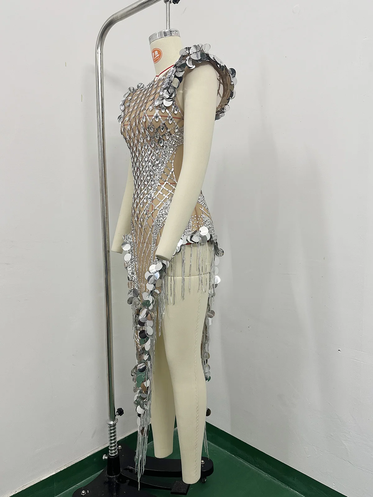justaucorps-sexy-en-argent-et-couleur-chair-pour-femme-avec-strass-paillettes-disques-longues-franges-maille-transparente-pour-spectacle-de-scene-boite-de-nuit-costume-de-drag-queen