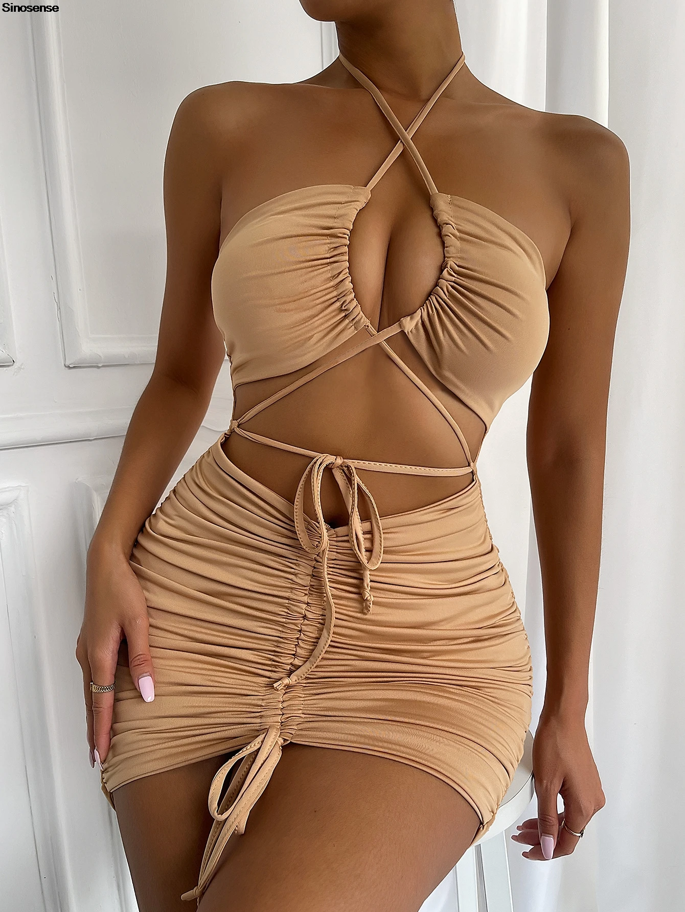 ผู้หญิง Ruched Bodycon มินิเดรสเซ็กซี่ Criss Cross Halter ตัดสปาเก็ตตี้ฤดูร้อนชุด Y2K วันที่ Night Out Club Party Dress