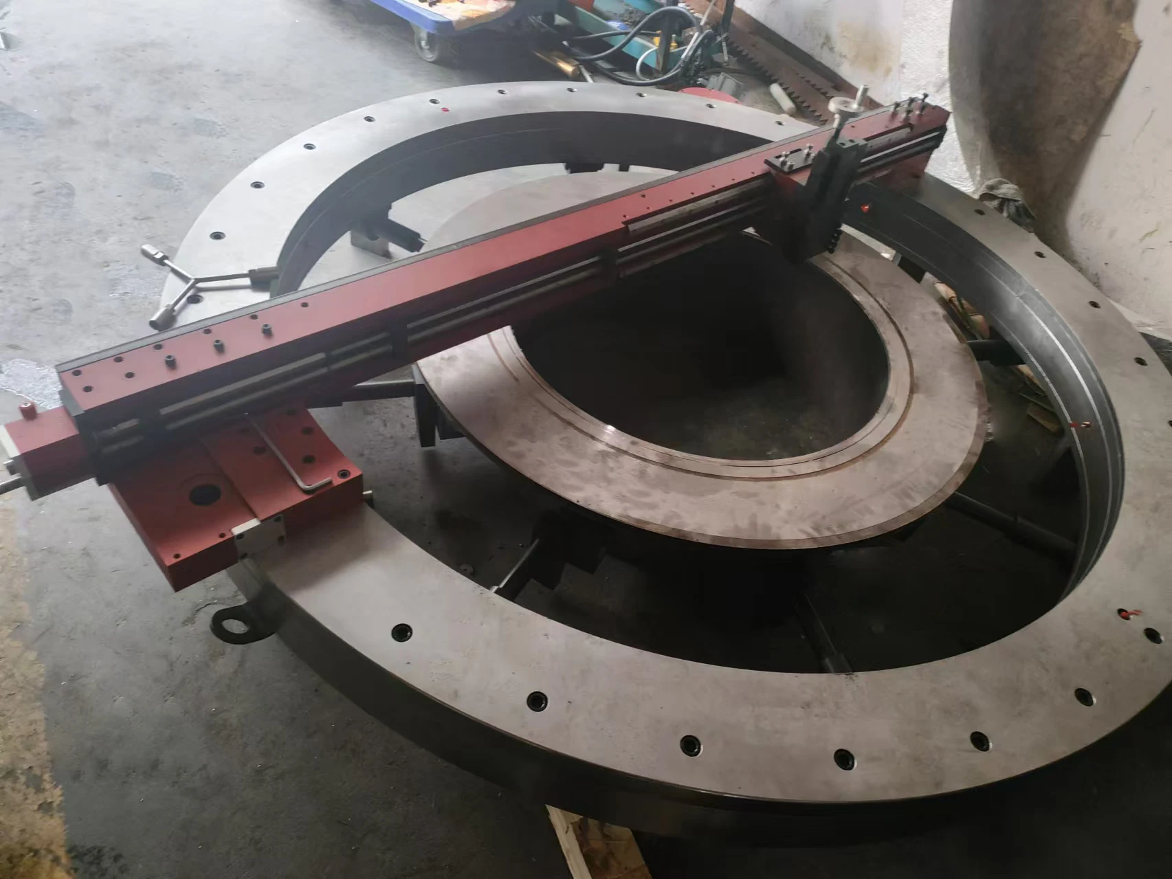 SFP-1500 OD Mounted Flange Facing Machine with RTJ & Groove Easy To Operate Portable Pneumatic 0