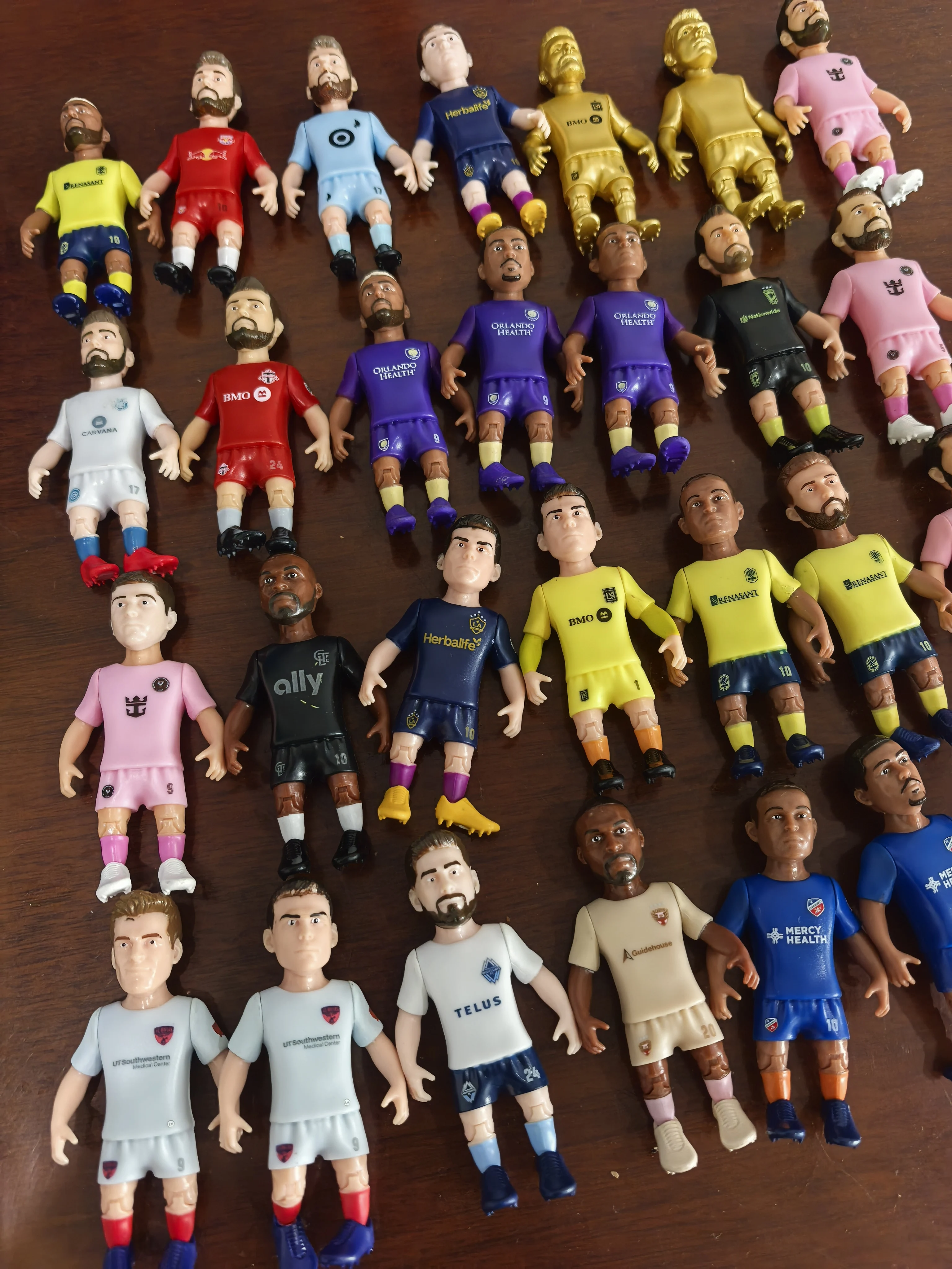 1 個ランダム人形おもちゃサッカー選手スター 7 センチメートル高さ