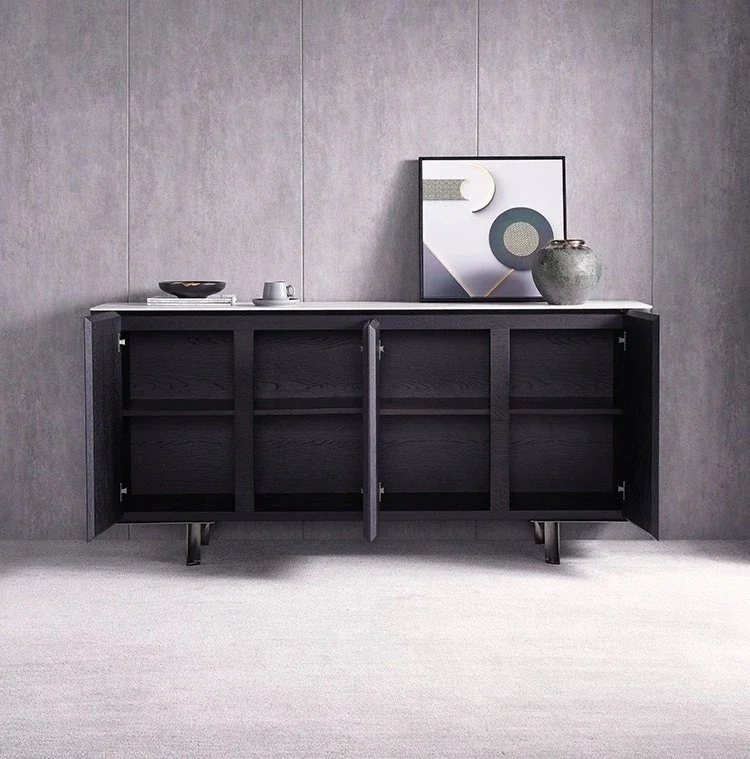 غرفة معيشة إيطالية فاخرة خفيفة، سطح بلاطة صخرية، خزانة جانبية لتناول الطعام، دخول بسيط على الحائط، خزانة مدخل، بلوط