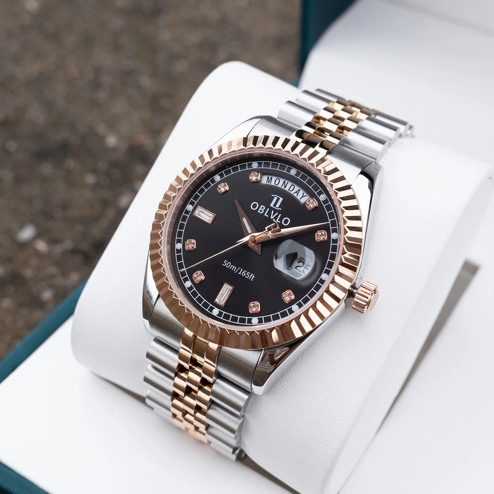 

OBLVLO Men's Vintage Style Watch Elegant Two-Tone Bracelet Black Dial Quartz Movement Day Date Feature Synthetic Sapphire RX-VJ