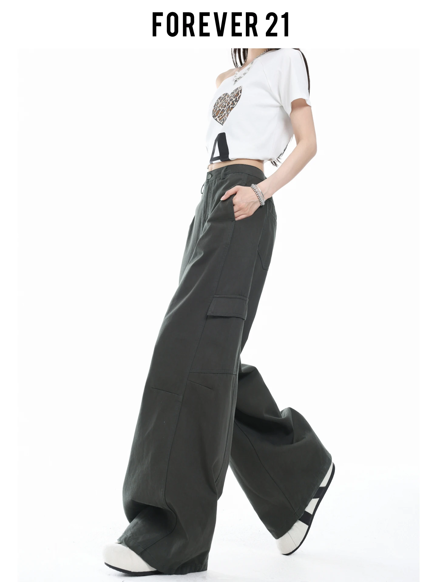 Calça Jeans Feminina Cinza de Cintura Alta e Perna Larga, Estilo Workwear, Solta, com Efeito Emagrecedor, Corte Reto, Comprim...