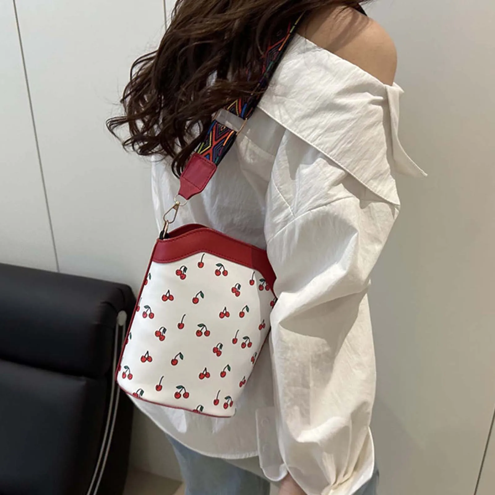 

Сумка через плечо для женщин, модная сумка-ведро из искусственной кожи с вишневым принтом, сумка на плечо с застежкой-молнией