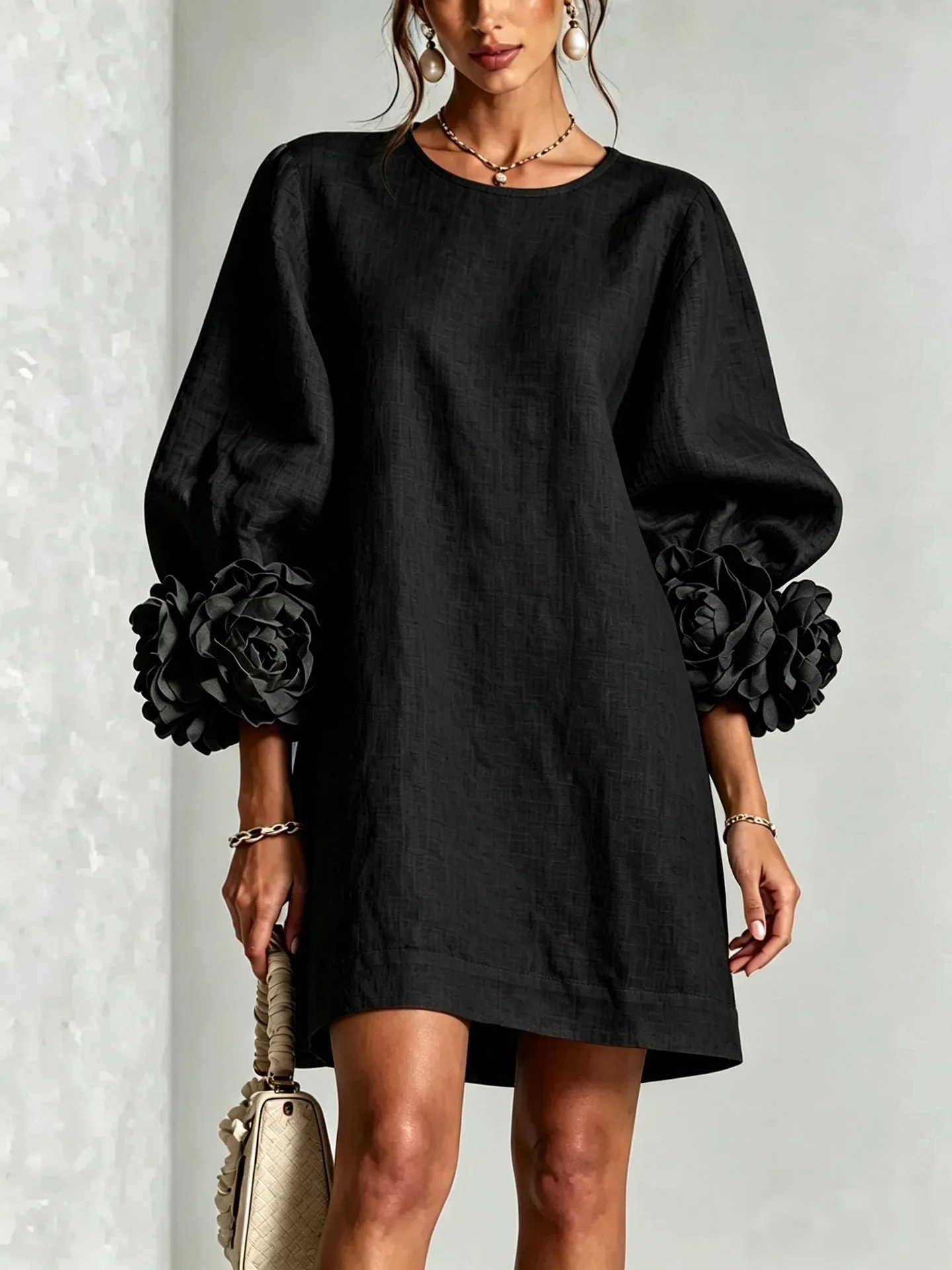 Damen Leinen-Minikleid, Rundhalsausschnitt, Puffärmel, lange Ärmel, 3D-Blumenmuster an den Ärmelbündchen, einfarbig, locker geschnitten, lässiges, kurzes Kleid für Partys und Urlaube. – Detail 1