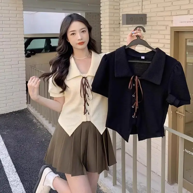 

Spring and Summer Short Skirt Set Women's Design Sense Short Sleeved Shirt Pleated Skirt Two-piece Set