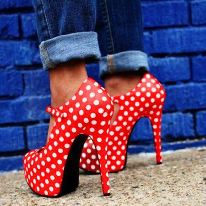 Fashionable women\'s shoes. Heel height is about 15 cm. Fashion show banquet shoes. Four seasons shoes. Round toe pumps.