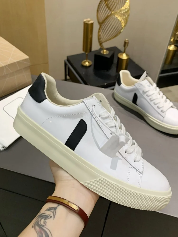 New white shoes for men and women, casual white breathable classic sports shoes and comfortable fashion soles