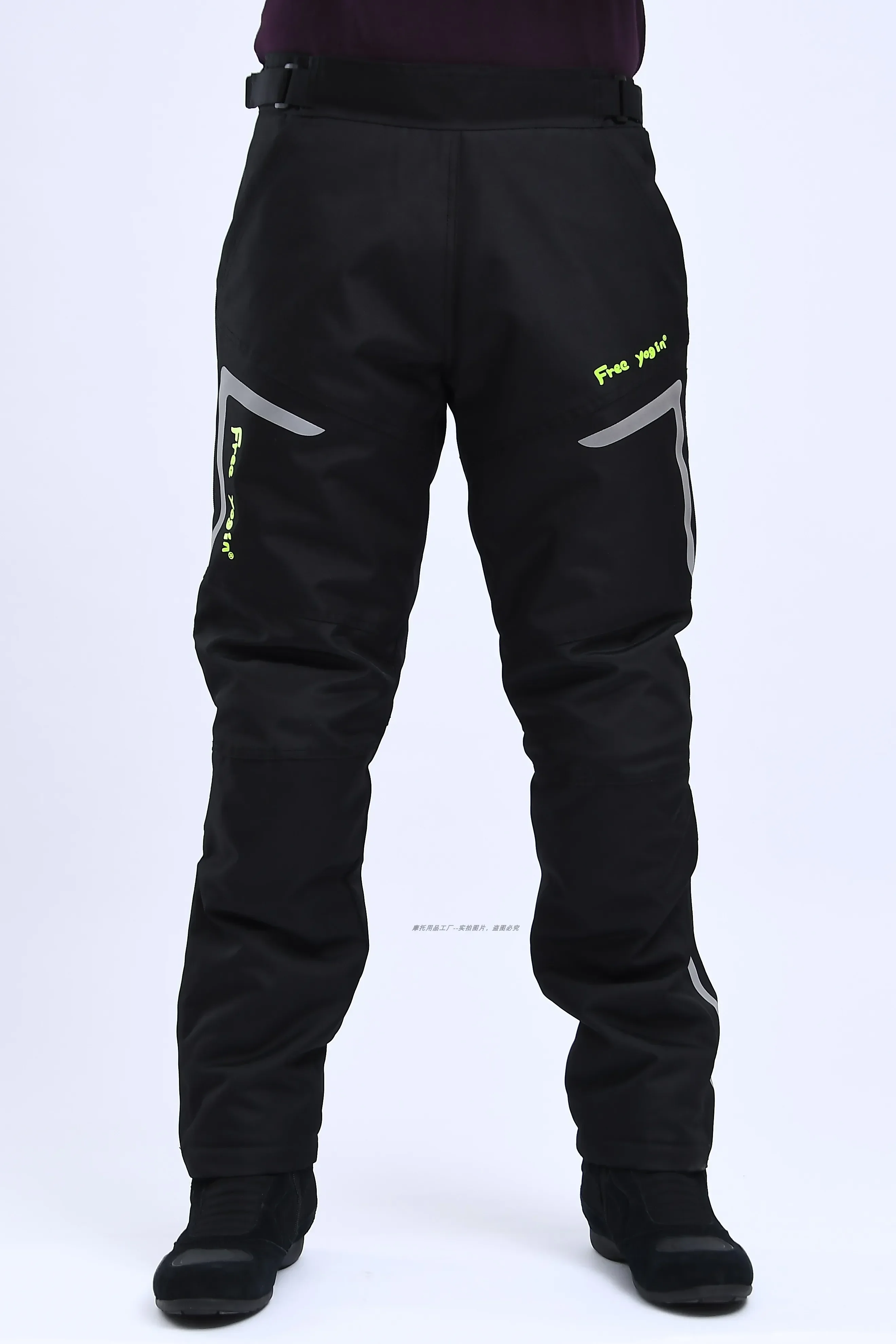 Wind-proof and warm-keeping equipment for motorcycle riding pants; fall-proof and quick-release pants in winter